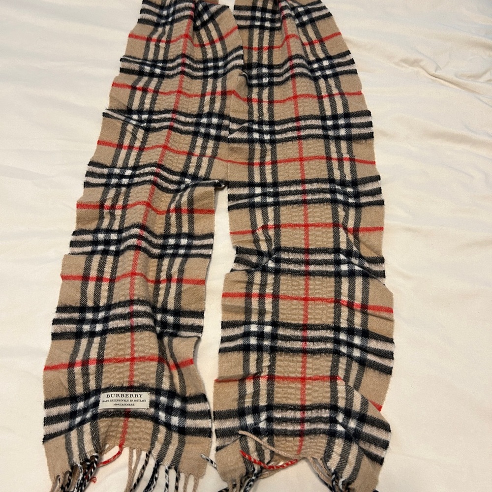 Burberry Cashmere Scarf in Tan and Black